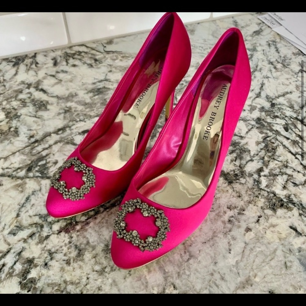 NEW Hot pink heels